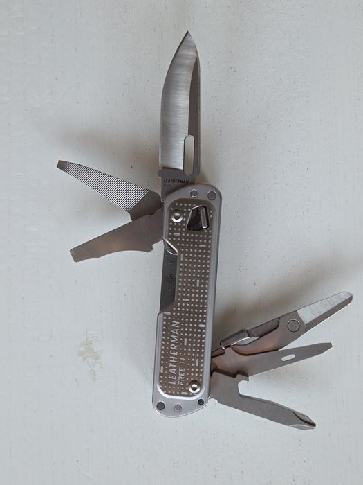 Nóż Leatherman T4