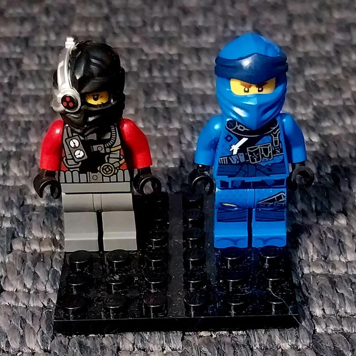 Várias figuras lego