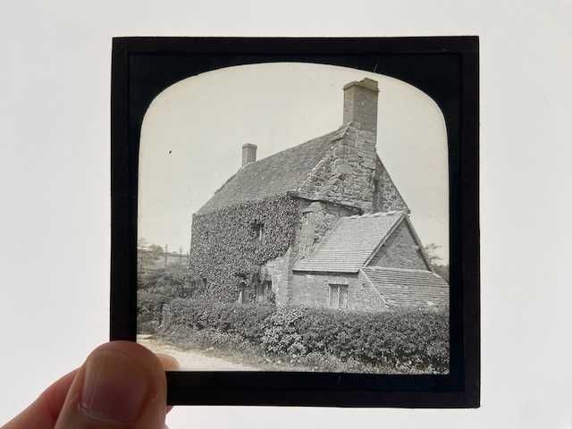 5 slides em vidro para lanterna mágica.