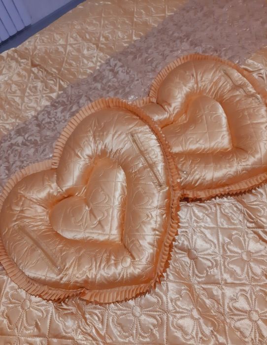 Покрывало с подушками