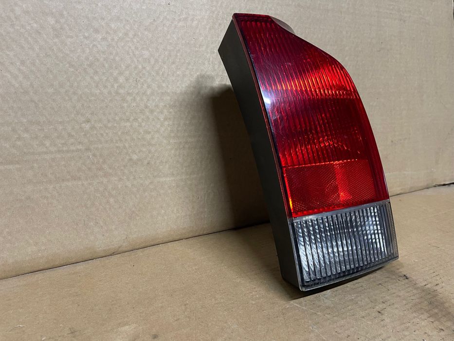 FAROLIM TRAS DIREITO VOLVO V70 T5 ANO 2004 ORIGINAL