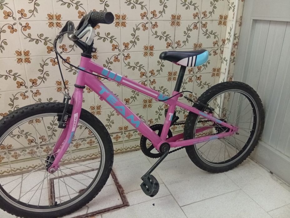 Bicicleta de menina em estado razoável para venda
