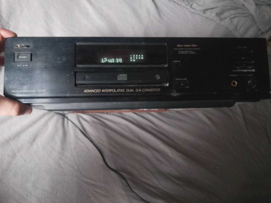 odtwarzacz płyt cd Akai cd-37