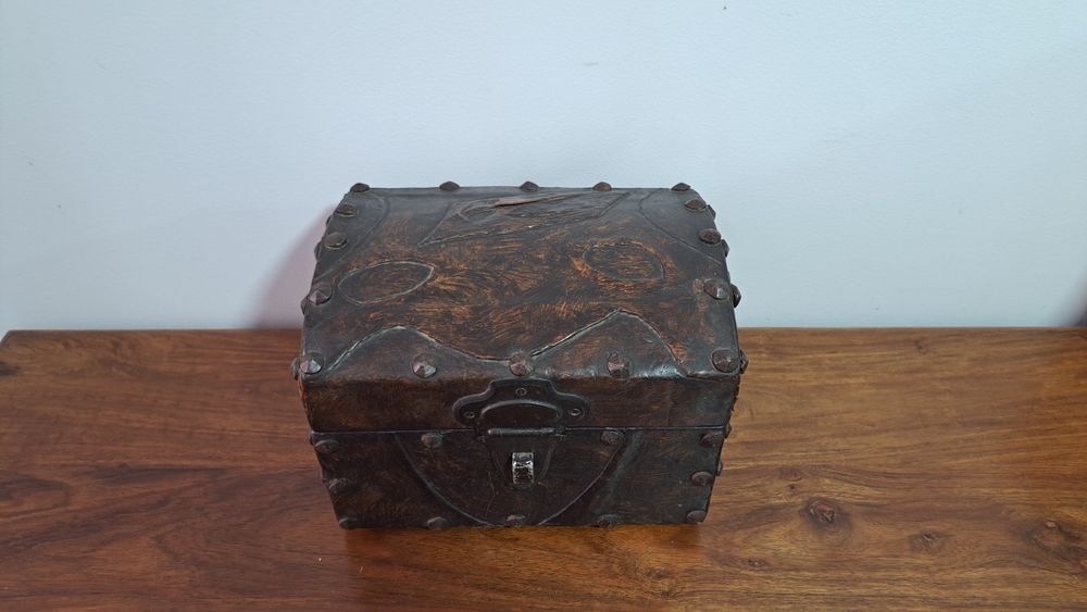 Baú antigo pequeno