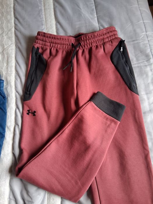 Calças desportivas Under Armour.