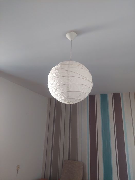 Dwa papierowe lampy