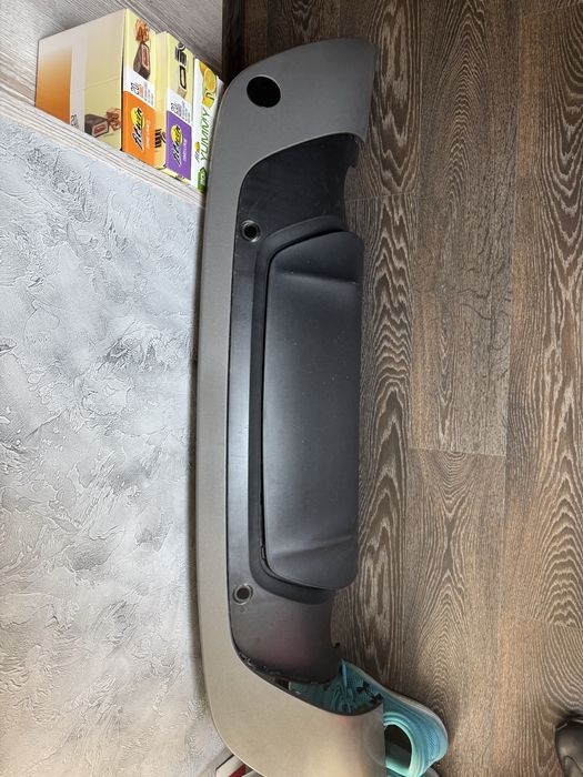 Продам накладку на задний бампер Velar