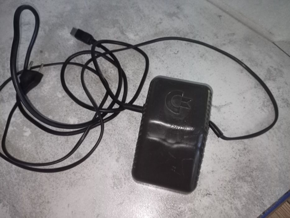 Zasilacz commodore 310200_09 AC adapter commodore plus