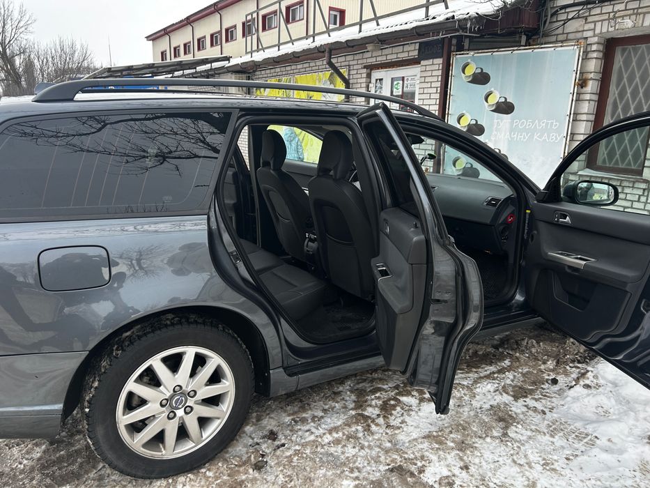 Авто Volvo V50 2009 рік