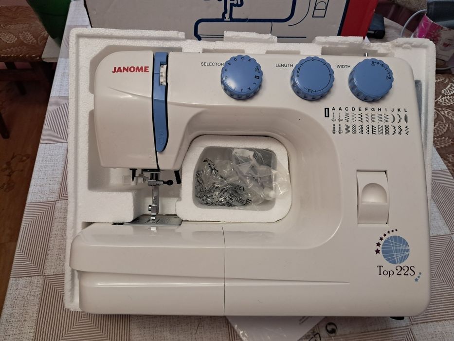 Швейна машина  Janome top22s