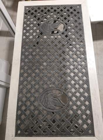 Table in good condition64286387990146121