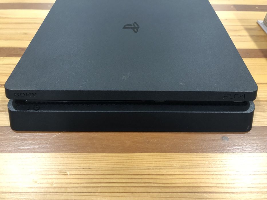 PS4 Slim 1Tb com dois comandos