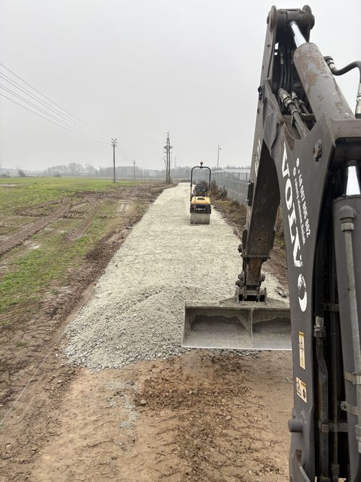Roboty ziemne koparko-ładowarką minikoparka wyburzenia rozbiórki