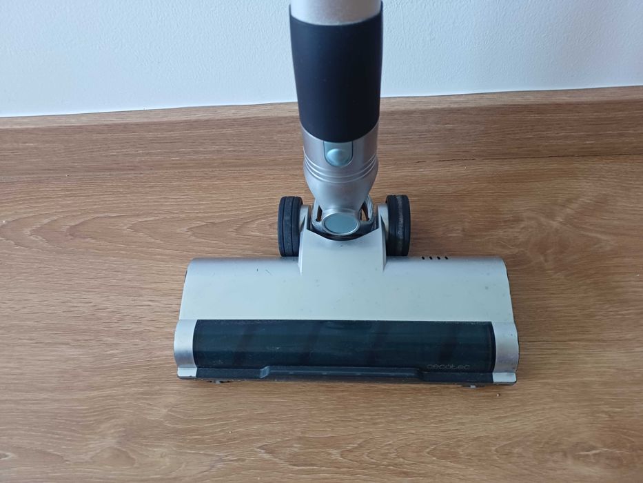 Aspirador Vertical 2 em 1 da Cecotec