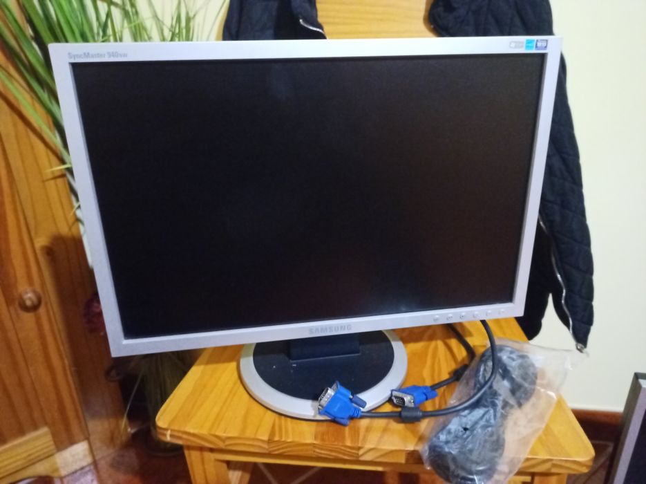 2x Monitores ecrãs computador Samsung437881727489812482
