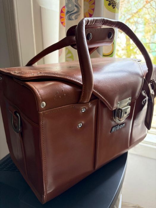 Mala Nikon vintage cabedal