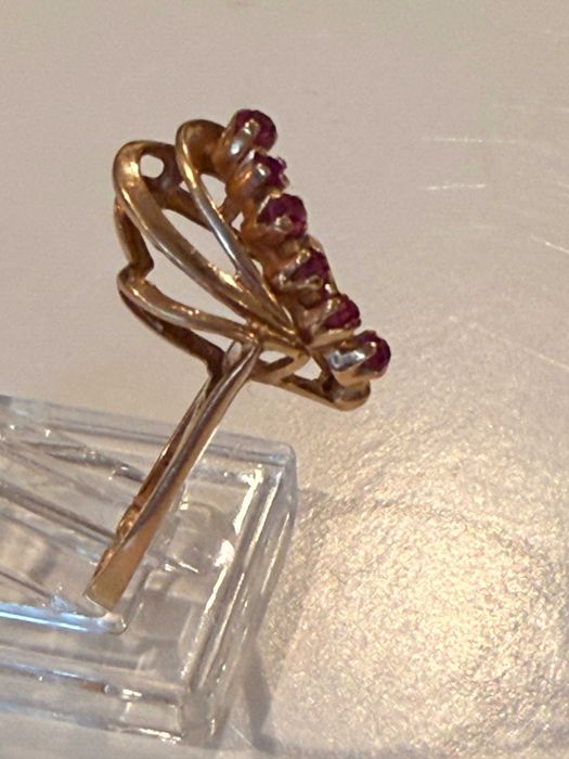 pierśconek rubiny CCCP próba 583 złoto ZSRR 420 zł za gram