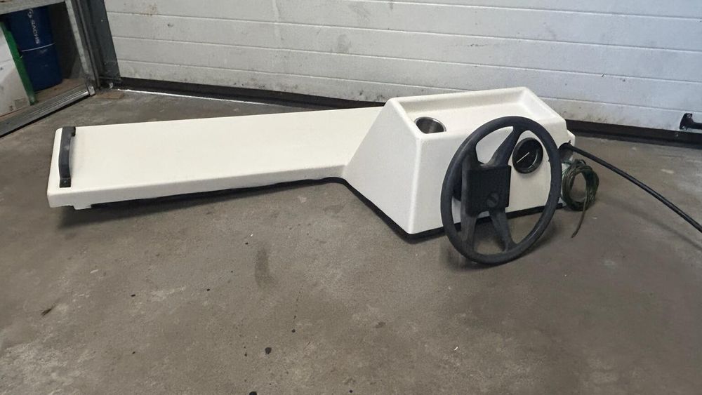 Sprzedam konsole terhi 475