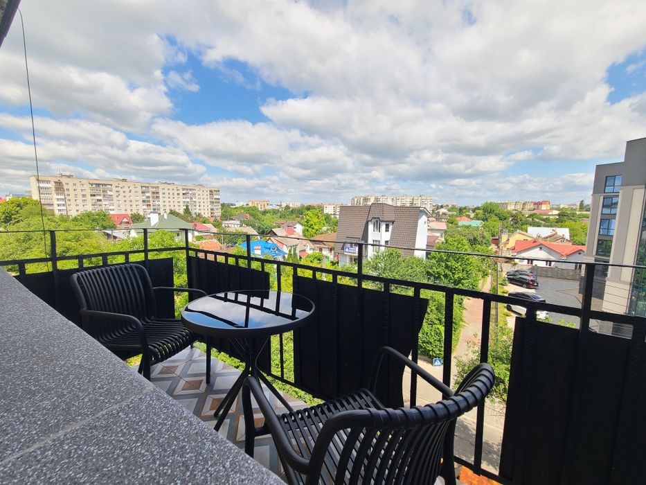 Затишна студія в центрі з балконом і видом на місто