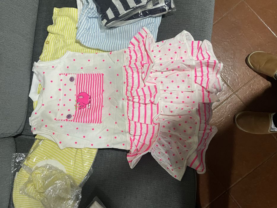 Diversas camisolas e roupa de bebe/criança