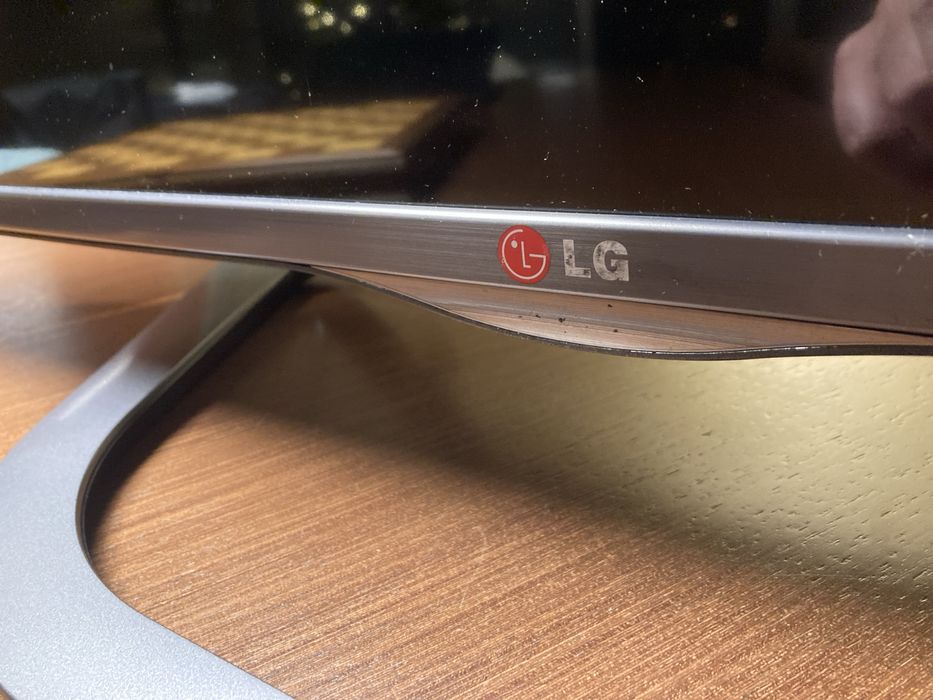 TV LG 42LA620S (Smart TV) - com avaria (RESERVADO)