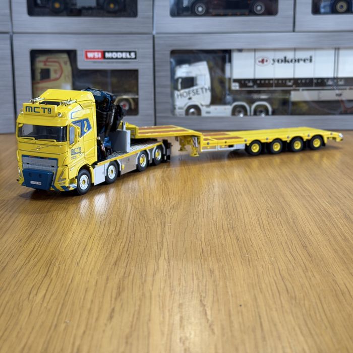 Model 1:50 WSI Volvo FH5 Glob 8x4 z żurawiem + naczepa