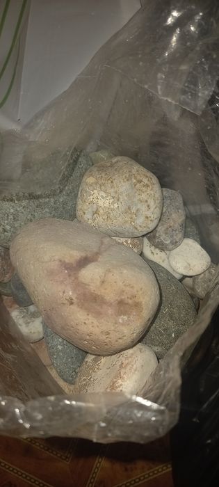 Продам мелкий гравий и красивые камни для аквариума