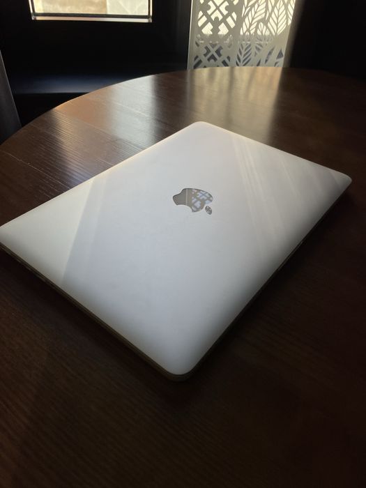 MacBook pro (Retina 13 Mid) i7 - (3 GHz) 16gb