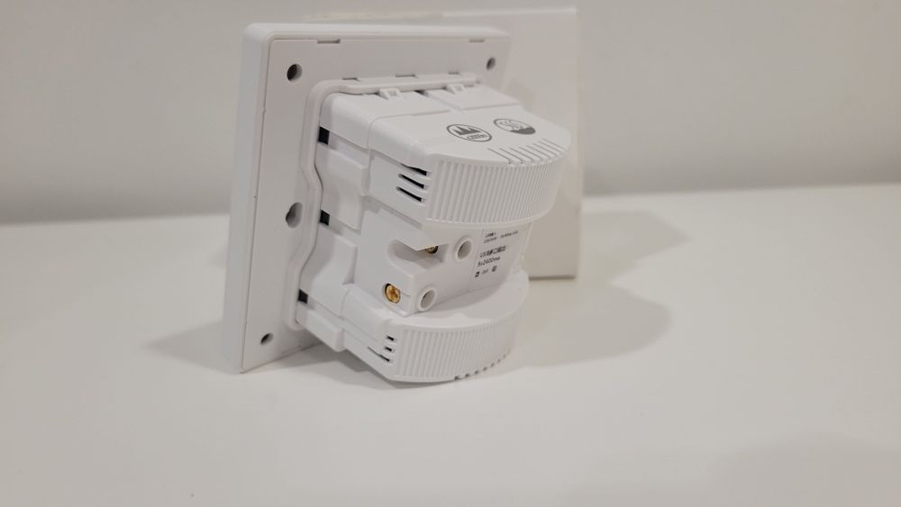 Tomada 20W Dual USB-C Retatril 1 Entrada USB 12W, Type C