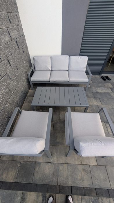 Zestaw aluminiowych mebli ogrodowych stolik, 2 krzesła i sofa