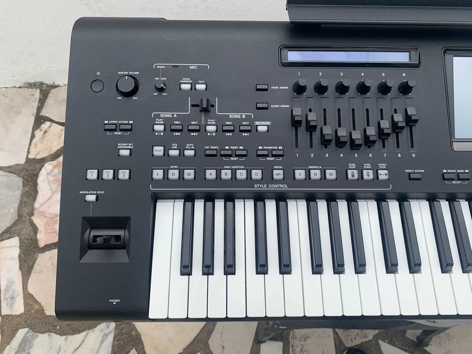 Yamaha Genos Digital Workstation + Colunas Yamaha GNS-MS01
