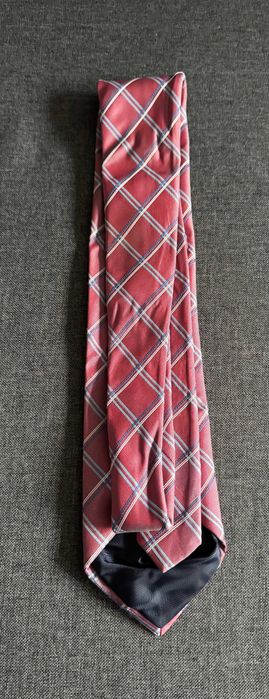 Jedwabny krawat, czerwony w kratę