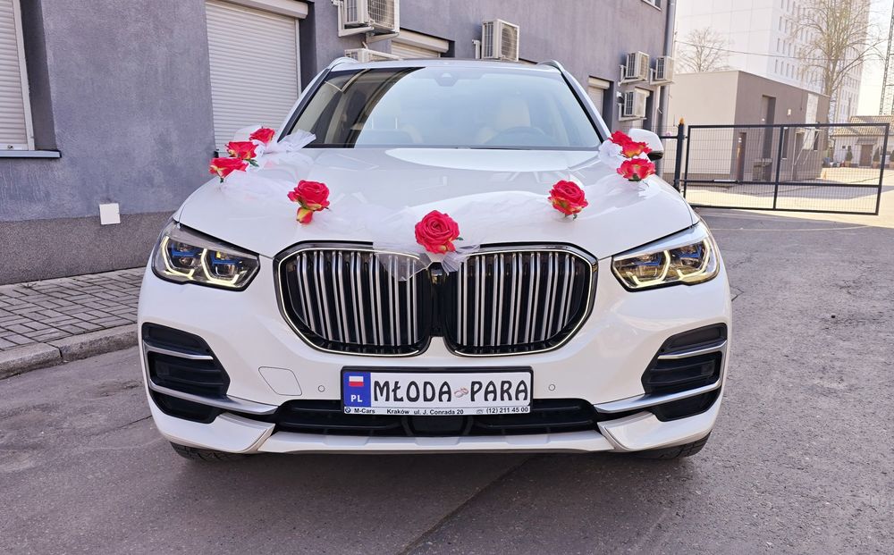 BMW X5. 4X4. Nowe Auto do Ślubu Samochód na Wesele Biały Suv