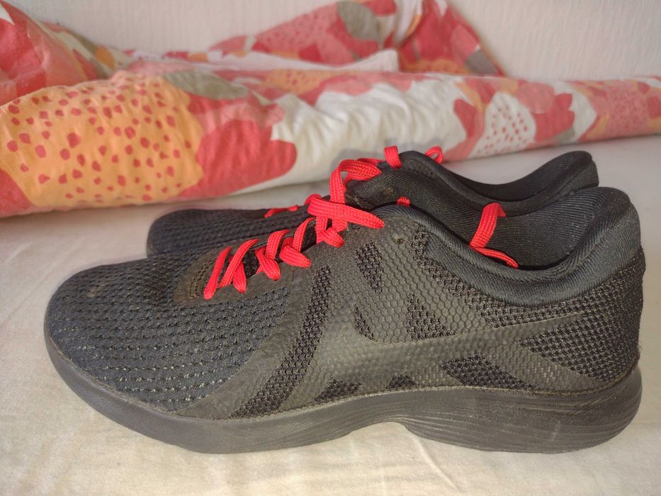 Buty NIKE - Revolution 4 Eu . Rozmiar 38.5