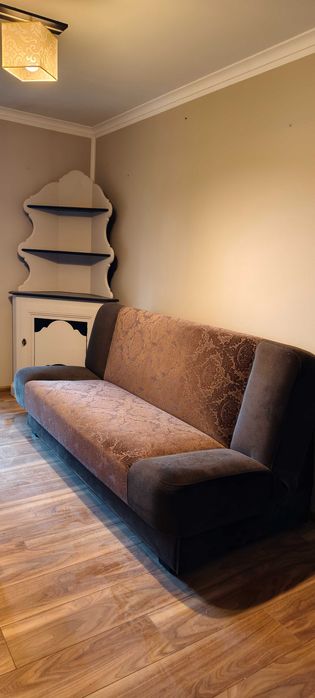 Kanapa rozkładana brązowa, stan bdb