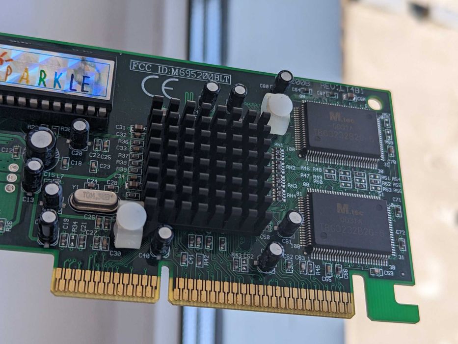 топовая игровая видеокарта NVIDIA SP5200B REV:LT4B1 8MB AGP \ VGA