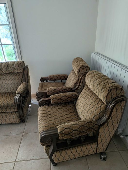 Vendo Sofá cama e 2 cadeirões