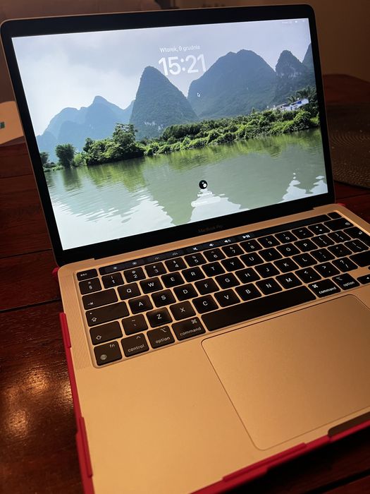 Macbook Pro 13” M1 8RAM