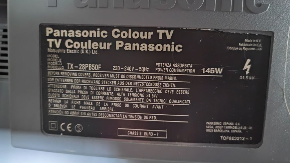 Televisão Antiga CRT Panasonic Quintrix + móvel