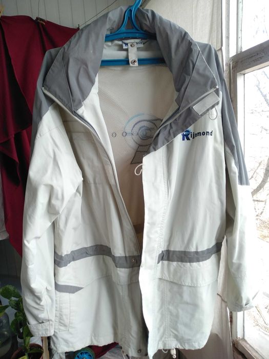 Куртка с логотипом телеканалу RTV Rijnmo