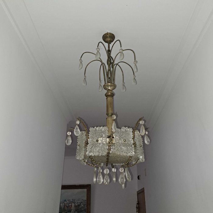 Candeeiro teto de metal, paineis vidro e pingentes