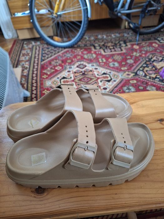 Klapki damskie nowe.