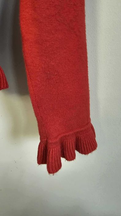 Czerwony sweter z jedwabiem