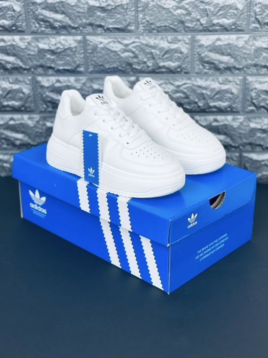 Кроссовки адидас / Adidas / кожаные красивки на лето / белоснежные женские кросивки / шкіряне жіноче взуття / адідас кросовки