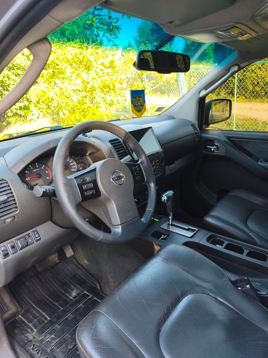 автомобіль Nissan Navara