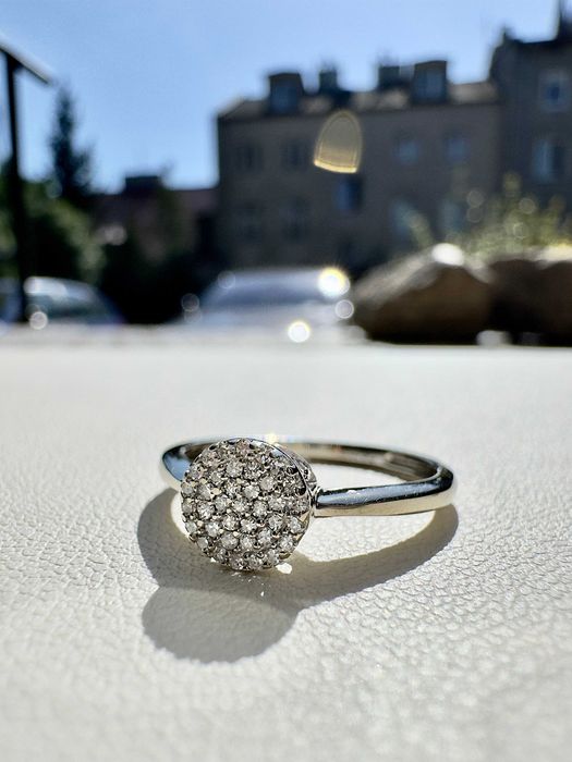 Złoty pierścionek z brylantami - próba 585 - 37 brylantów - 0,12 ct p.900