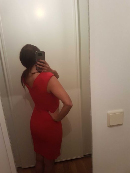 Vendo vestido vermelho cintado e elegante