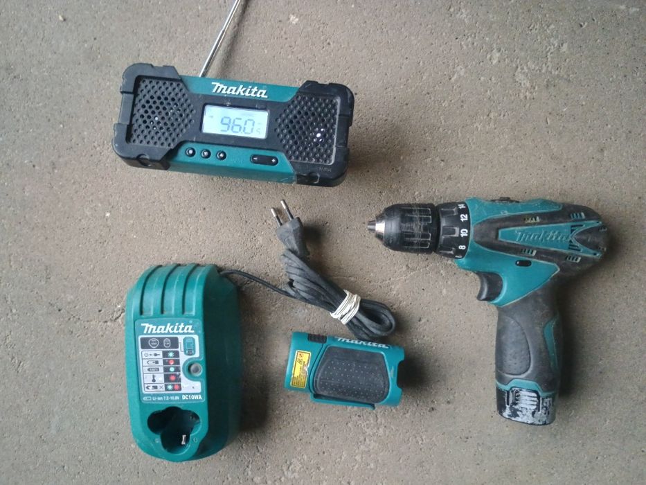 Radio Makita  MR 051 10,8 V 2 Aku, wkrętarka, latarka , ladowarka DC 10 WA