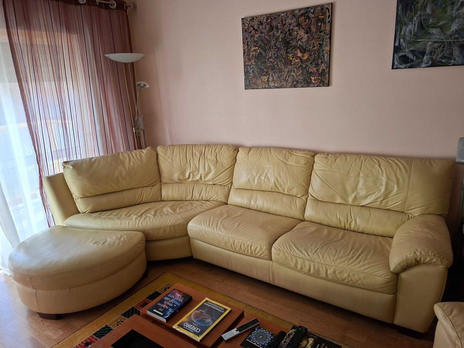 Sofá pele bege D&D, 300x180x90+ poltrona rec. c/ apoio pés, bom estado