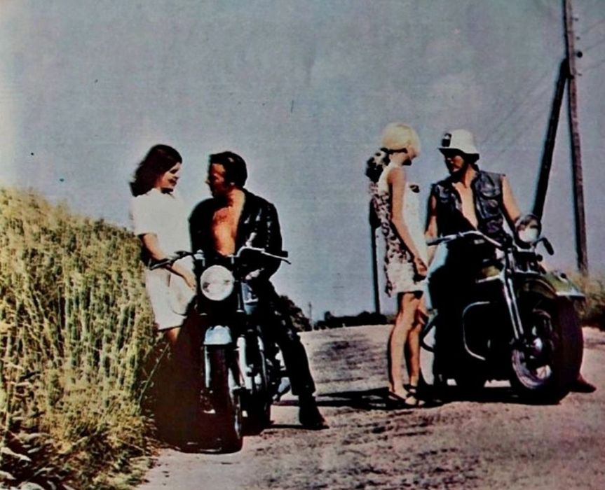 1974 Duas senhoras vs. 2 motards